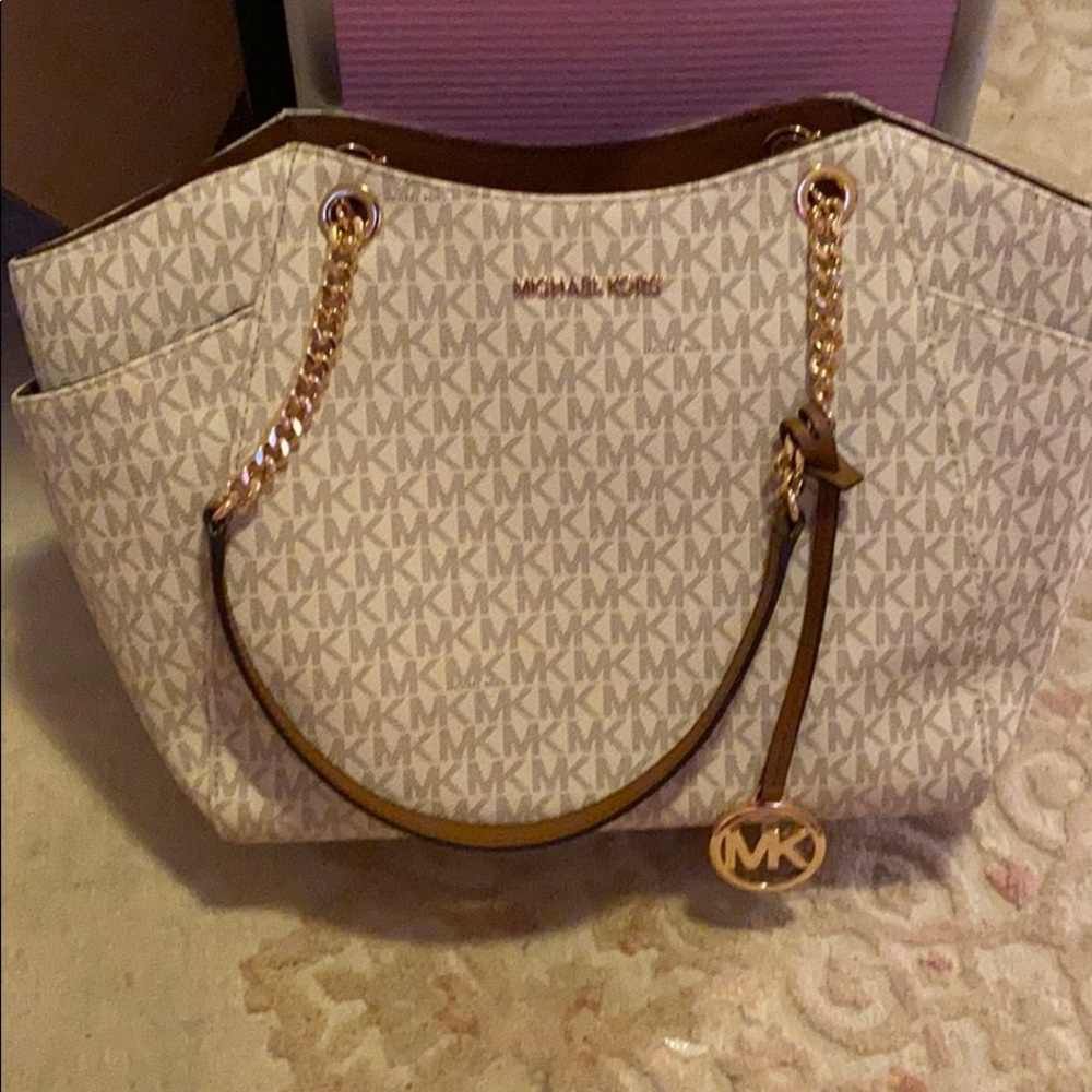 SALE 👛🦋🛍Michael Kors handbag 🛍🦋👛SALE...!!!